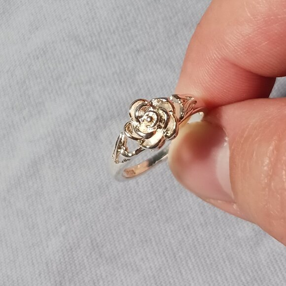 925 Sterling Silver Plated Rose Flower Fashion Ring Size 7 NWOT - Picture 2 of 8